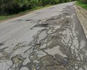 Дорога протяженностью в 7 км, соединяющая город и микрорайон в аварийном состоянии. Огромное количество ям. Дорога не освещённая. По всей дороге с обеих сторон лес. Днём тени от леса из за них не видно ям. Сейчас темнеть начало рано. В дождь видимость нулевая, движение не более 5 км/ч. По дороге движутся рейсовые автобусы. Школа/садик в районе. Множество аварий и аварийных ситуаций. Приходится ехать большую часть дороги по встречной полосе или обочине. Каждый день люди оставляют колеса, подвеску, ходовую, разбивают свои машины и рискуют своей жизнью и жизнью других участников дорожного движения. Власти бездействуют. На жалобы отвечают что бюджет не предусмотрен и вам делали ямочный ремонт путем засыпания асфальтной крошкой с весны по сегодняшний день. Хотя данный ремонт не проводился. Проводилось щебенение два или три раза за этот период крупной фракцией. Тем самым ещё более ухудшая аварийную обстановку. Уже в течении дня вся эта щебень была на дороге а не в ямах и к ямам добавлялась угроза вылета щебня из под колес ТС.