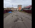 Единственная дорога которая ведёт с обоих направлений к домам: Полины Осипенко 4А,5А,7А,7Б. Которая не видела асфальта со времён СССР. 1-2 раза в год грейдер проходит, выравнивает, чего хватает до дождей.