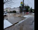 На пересечении ул. Ворошилова,155/ул.Рабочая, 86 не работает светофор. Школьный светофор гимназии 7. Дети переходят дорогу, каждую секунду летят машины.
