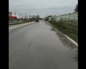 во время дождя постоянно стоит вода, водители обрызгиваю пешеходов