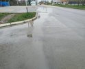 во время дождя постоянно стоит вода, не куда не уходит при солнечной погоде