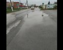 во время дождя постоянно стоит вода, не куда не уходит при солнечной погоде