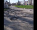 Нарушение дорожного покрытия (ямы) на проезжей части улицы Рябиновая