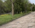 Полностью разрушенная дорога практически в центре города
