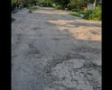 полное отсутствие асфальтового покрытия(во время и после дождя озеро),глубокие ямы и выбоины .невозможно проехать не зацепив днище автомобиля,в ближайшее время возможно повреждение автомобиля.местами ямы с резким обрывом,возможно повреждение колеса автомобиля(надрез резины)!!!!!!