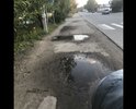 Данный участок тротуара, как после бомбешки, не ремонтировался более 30-ти лет, осенний-весенний период заливает водой с проезжай части, с коляской проехать-это ещё тот квест. Очень большой поток людей, а именно: студенты идущие в колледж, школьники идущие в школу №5, детский садик, Дзержинская поликлиника.
2 года подряд пишем заявления на имя главы города Соколова А. на ремонт и восстановление участка.
В 2020 году обещали подсыпать ямы, дабы после дождей не выходить людям на проезжую часть, увы не подсыпали.
В 2021 году администрация города сделала смету и дала письменное обещание на ремонт тротуара, который должен был уже быть закончен, но к сожалению ремонт даже и не начинался.