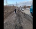 На участке ул Ульяновской от Щорса до Солнечной фактически отсутствует тротуар, люди вынуждены передвигаться по грязи с детскими колясками.