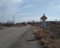 В поселке Пятилетка, установлен только один дорожный знак главной дороги, с указанием направления. Другие стороны перекрёстков без дорожных знаков.