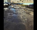 Добрый день, по адресу Дорожная 25, Нефтекамск, практически полностью отсутствует асфальт, ямы большие, лужи не просыхают. Этой дорогой пользуются все близлежащие дома, магазины, и машины, решившие сократить дорогу, так как дорога во дворе сквозная. Ям очень много, парковки нет.