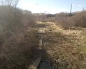 Пешеходная тропа и мост. Очень оживлённая. Сообщает центр села и его левобережную часть. Необходимы прокладка тротуарной дорожки и дренаж, отстройка более надёжного и долговечного моста. Если к этому подойти творчески и не пожалеть сил, то можно создать хороший туристический объект который себя не раз окупит.