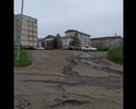Заезд к домам ул. Пионерская 2 и 4 весьма затруднён ухабами, ямами и волунами.