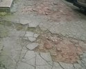 На протяжении многих лет, тротуар приходит в негодность. Администрация города Калининграда бездействует. Неоднократно не попадает в программы по ремонту дорог. Ремонтируются дороги и тротуары в центре города