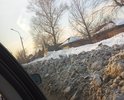 Улица Титова. снег убран на обочины, не вывезен. полоса сужена до одной в каждую сторону, разьехаться невозможно