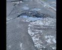 В районе домов по ул.Половинко 237-241 на дороге огромные ямы, длиннее 15 см и глубже 5 см, которые угрожают безопасности дорожного движения и нарушают закон !