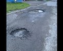 В районе домов по ул.Половинко 237-241 на дороге огромные ямы, длиннее 15 см и глубже 5 см, которые угрожают безопасности дорожного движения и нарушают закон !
