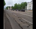в ямах и выбоинах.
