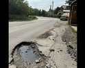 Г.Батайск. Огромная яма на повороте по ул.Ленинградская 250 (рядом с остановкой), ночью и во время дождя её не видно, но если туда попадет колесо, то машине кранты !