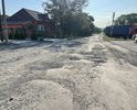 Одна из центральных улиц города Шахты, по которой местным водителям в часы пик приходится объезжать пробку образующуюся на перекрестке улицы Советской и переулка Комиссаровский. Восстановив асфальтное покрытие на данном участке можно решить несколько задач, а именно разгрузить вышеупомянутый перекресток и центральную улицу Советская от переулка Комиссаровский до переулка Межевой (так как на этом участке много магазинов и торговых баз из-за чего образуются пробки), а разгрузив Советскую обезопасить несколько пешеходных переходов, которые находятся возле школы №10 и Собора Покрова Пресвятой Богородицы.