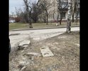 Рядом с домом по адресу Московское шоссе 26 к 2 необходимо произвести ремонт площадки для парковки автомобилей. Из земли торчат острые прутья и куски металла, что может привести к травмам пешеходов и повреждению автомобилей. Так же есть глубокие ямы и торчащие люки и прочие предметы. А/м стоянка жизненно необходима в этом месте. Просьба провести ремонт данного участка под стоянку а/м.