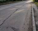 Ямы, большие трещины, дорога вся волнами, проваленны колодцы.